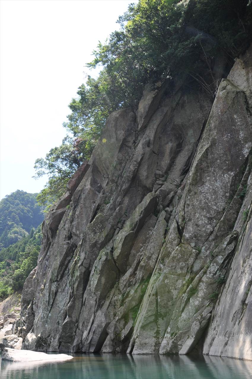 熊野川のなびき石
